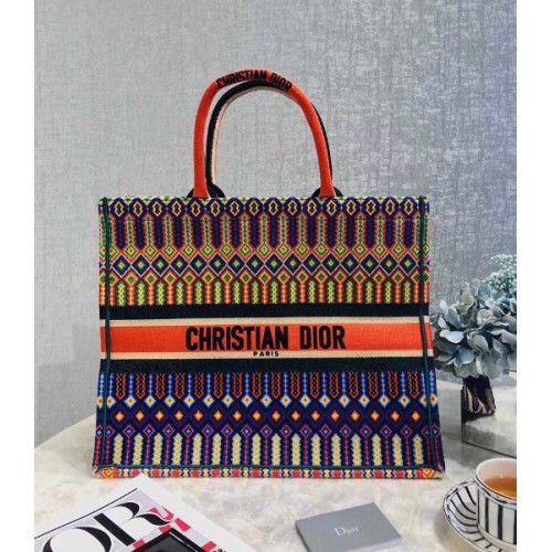 Chrisyian Dior bag book tote cd07754374